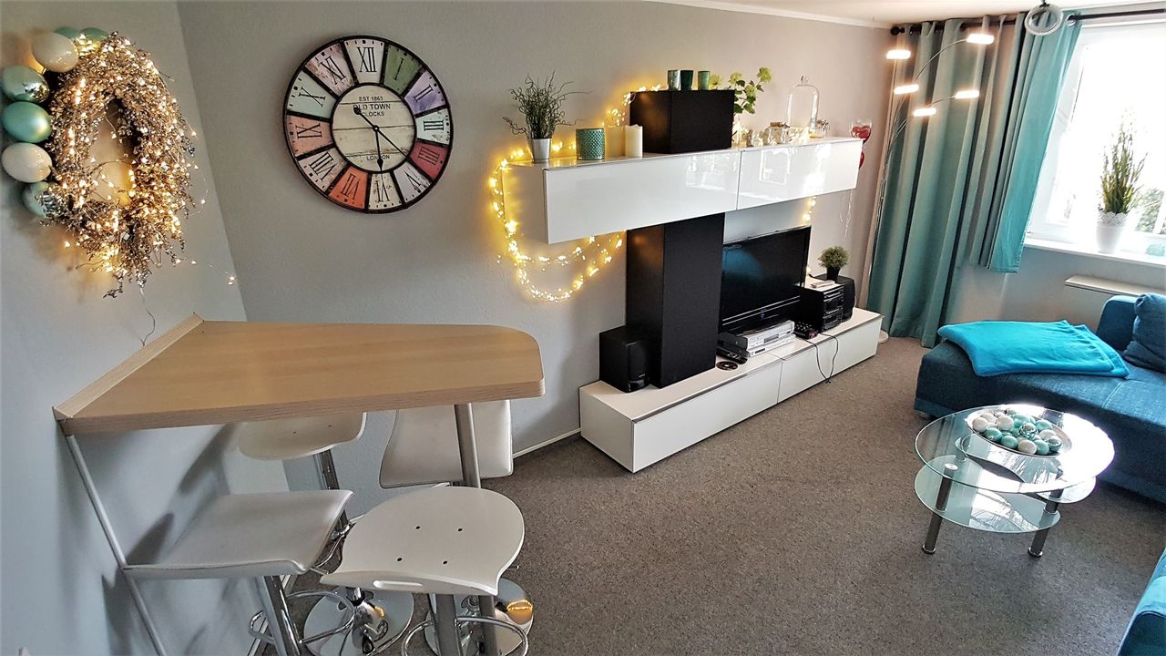 Wohnzimmer mit Essgruppe Wohnzimmer mit Essgruppe